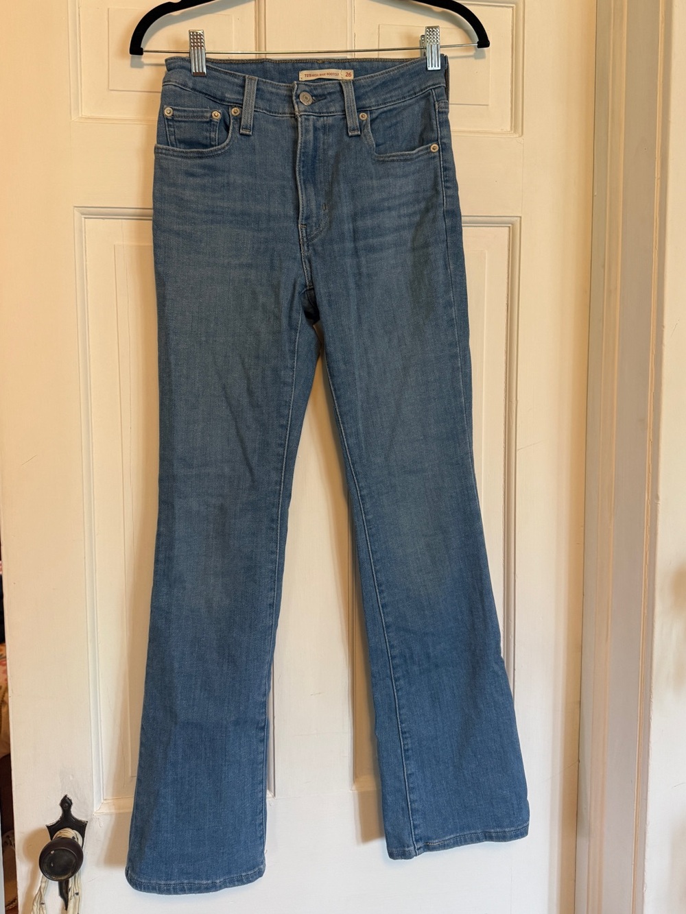Levi’s 725 High Rise Bootcut Jeans